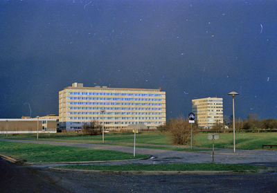 831240 Gezicht op het Buys Ballotlaboratorium (Princetonplein 5) van de faculteit Natuur- en Sterrenkunde op het ...